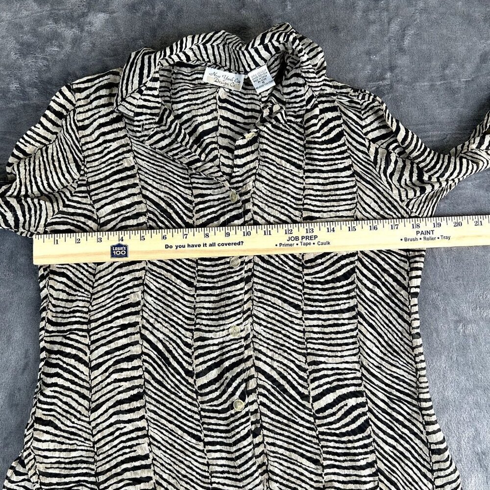 New York City Design Co. 100% Silk V-neck Button up Shirt Size M Artsy Animal - Picture 7 of 9